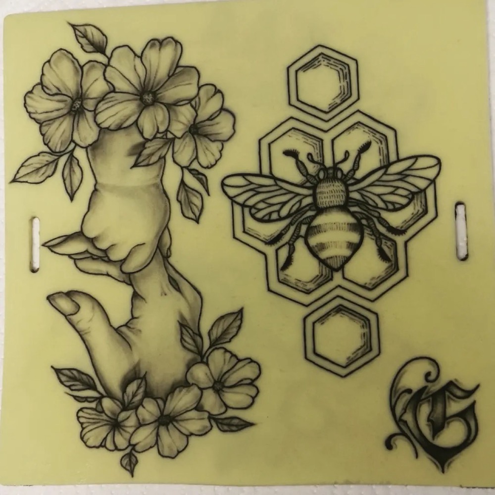 Entwurf: Biene mit Waben und Blumen