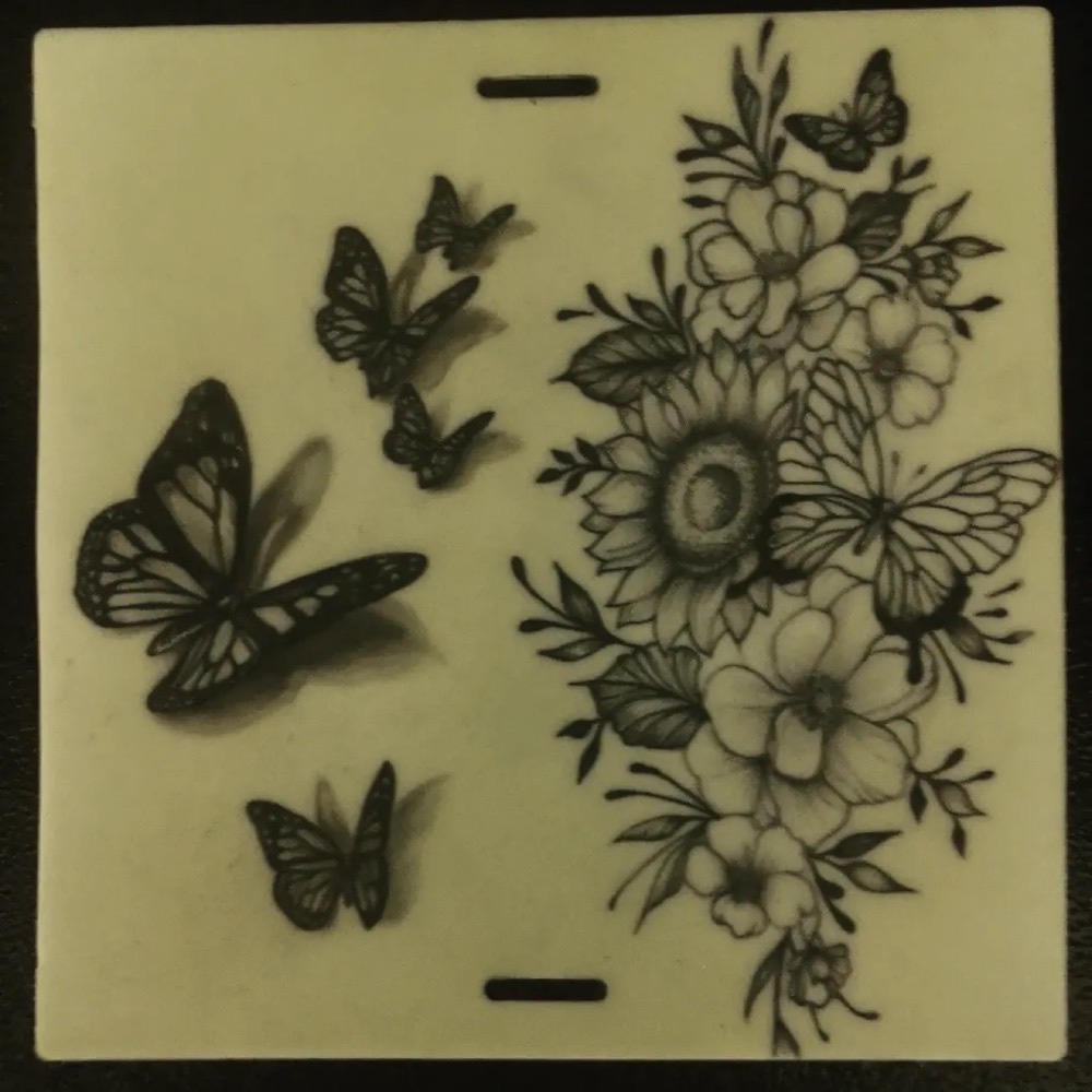 Entwurf: Schmetterlinge und Blumen